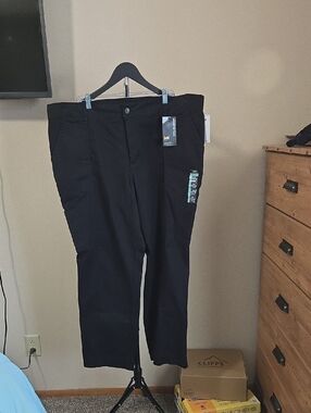 Lee Women's Straight Leg Pants in Black